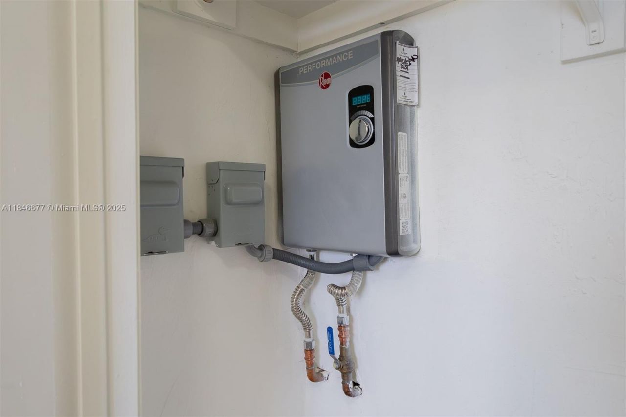 1021 W 33rd St, Riviera Beach, FL 33404 Photo