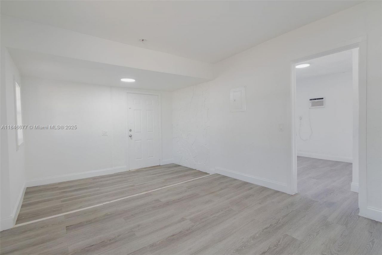 1021 W 33rd St, Riviera Beach, FL 33404 Photo