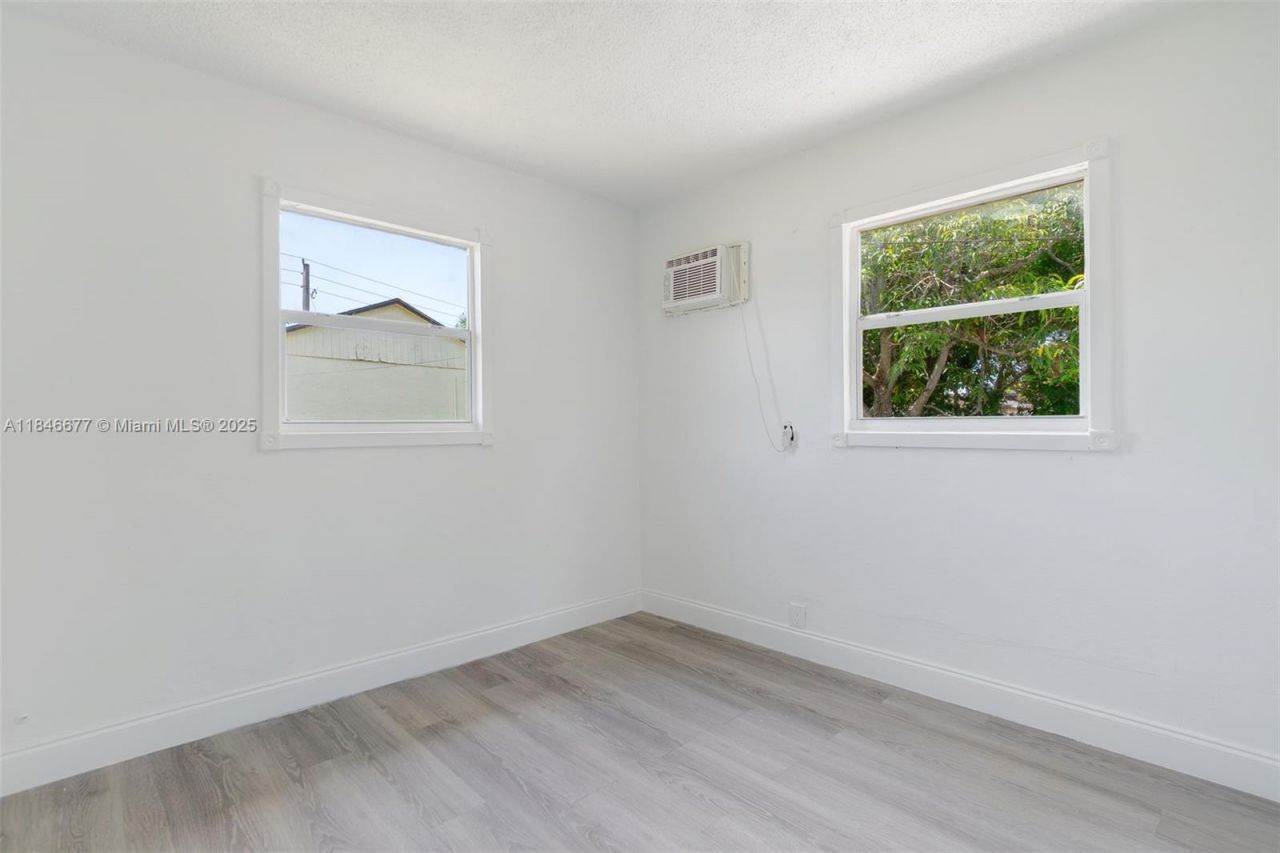 1021 W 33rd St, Riviera Beach, FL 33404 Photo