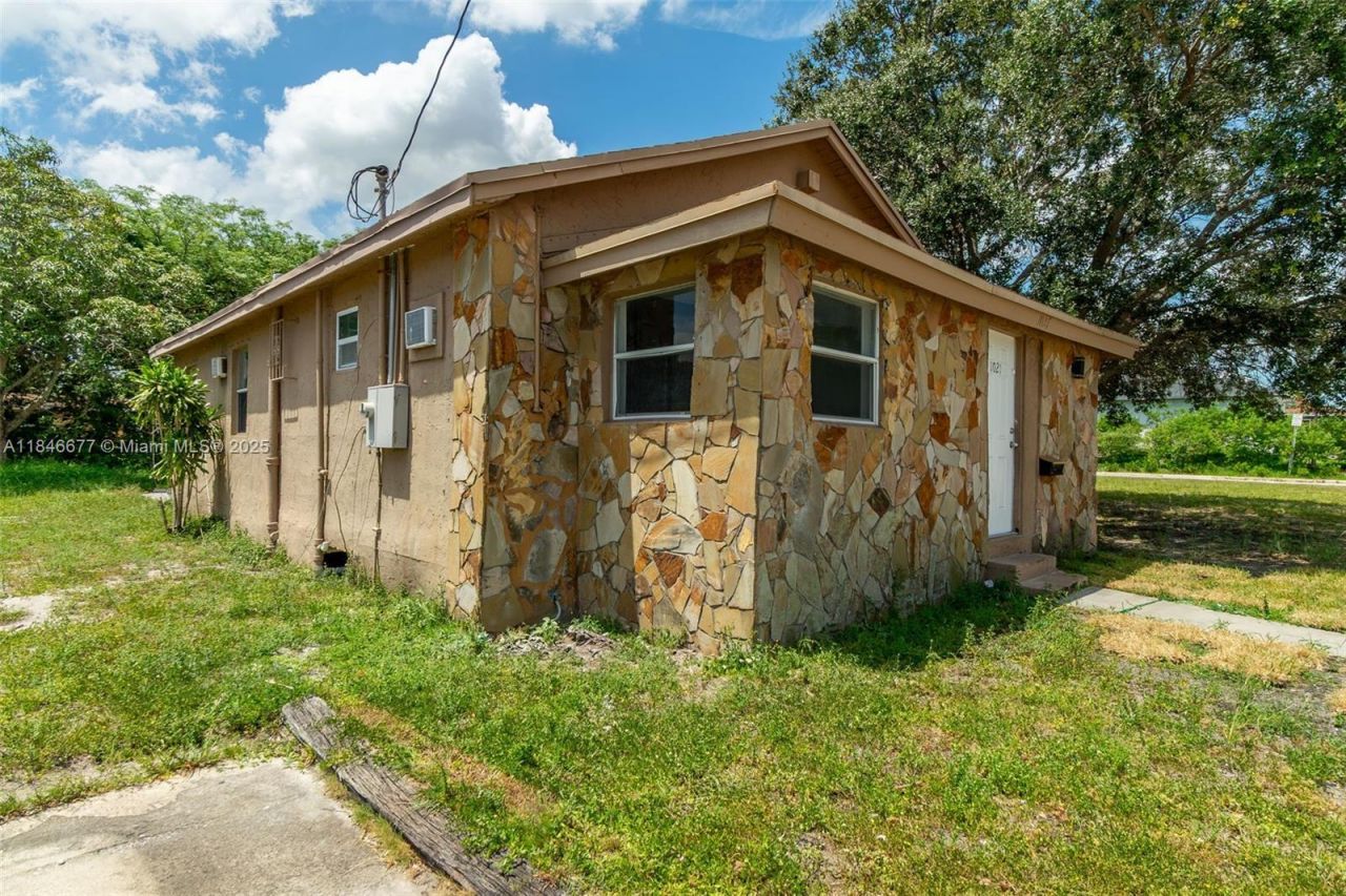 1021 W 33rd St, Riviera Beach, FL 33404 Photo