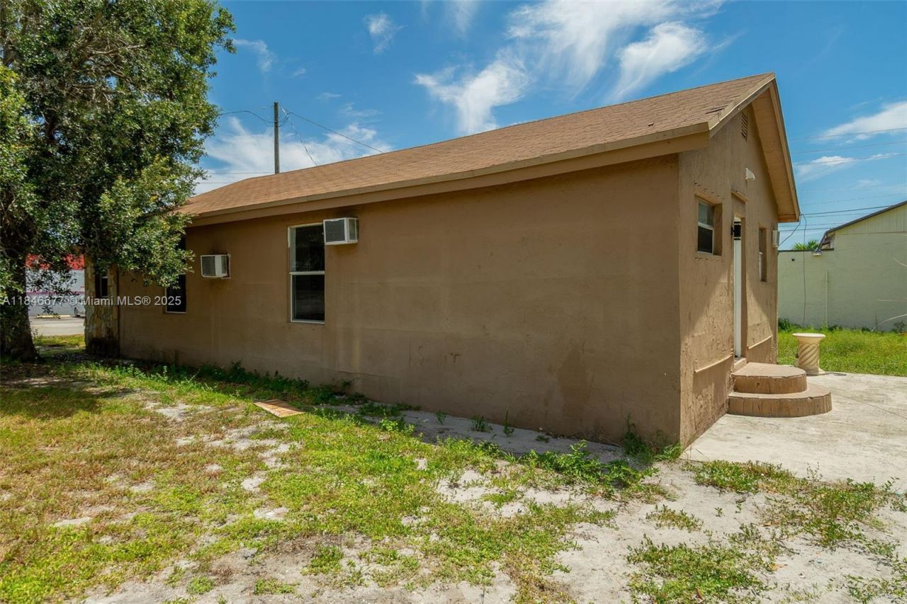 1021 W 33rd St, Riviera Beach, FL 33404 Photo