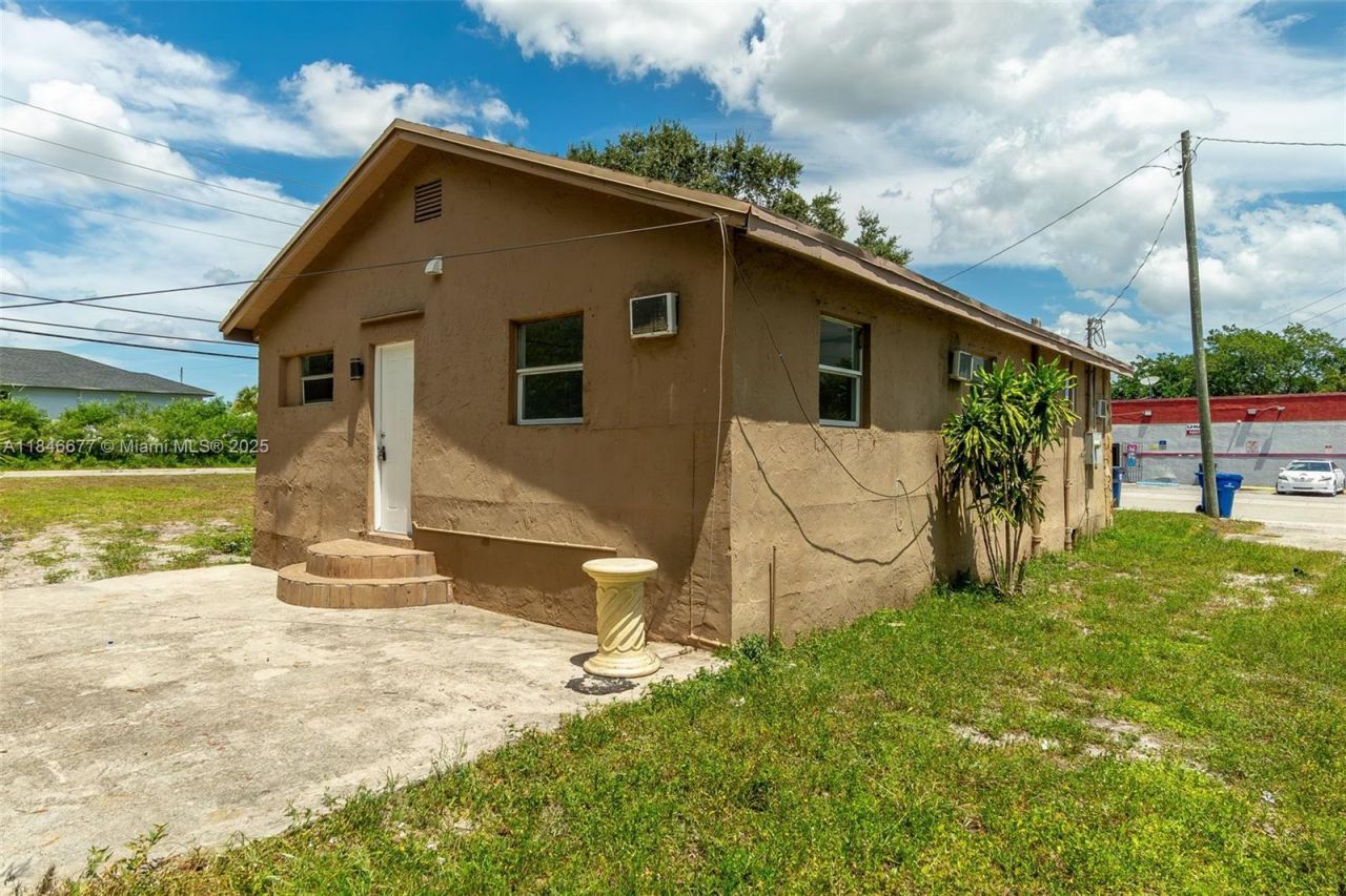 1021 W 33rd St, Riviera Beach, FL 33404 Photo
