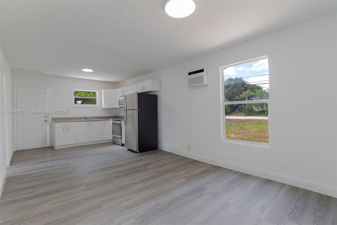 1021 W 33rd St, Riviera Beach, FL 33404 Photo