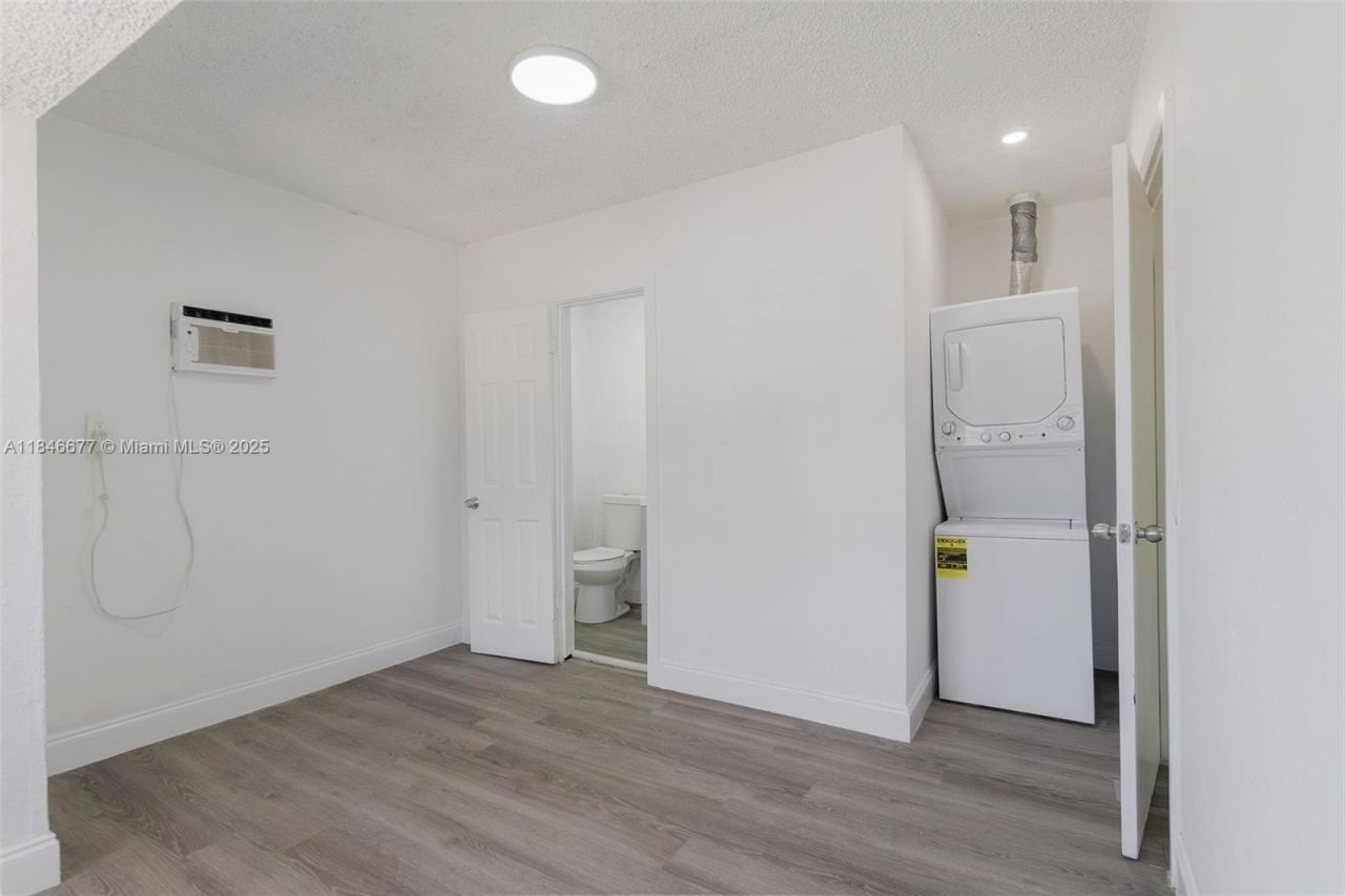 1021 W 33rd St, Riviera Beach, FL 33404 Photo