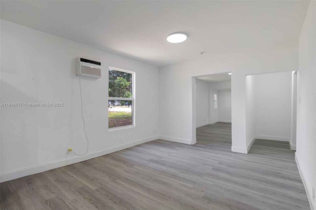 1021 W 33rd St, Riviera Beach, FL 33404 Photo