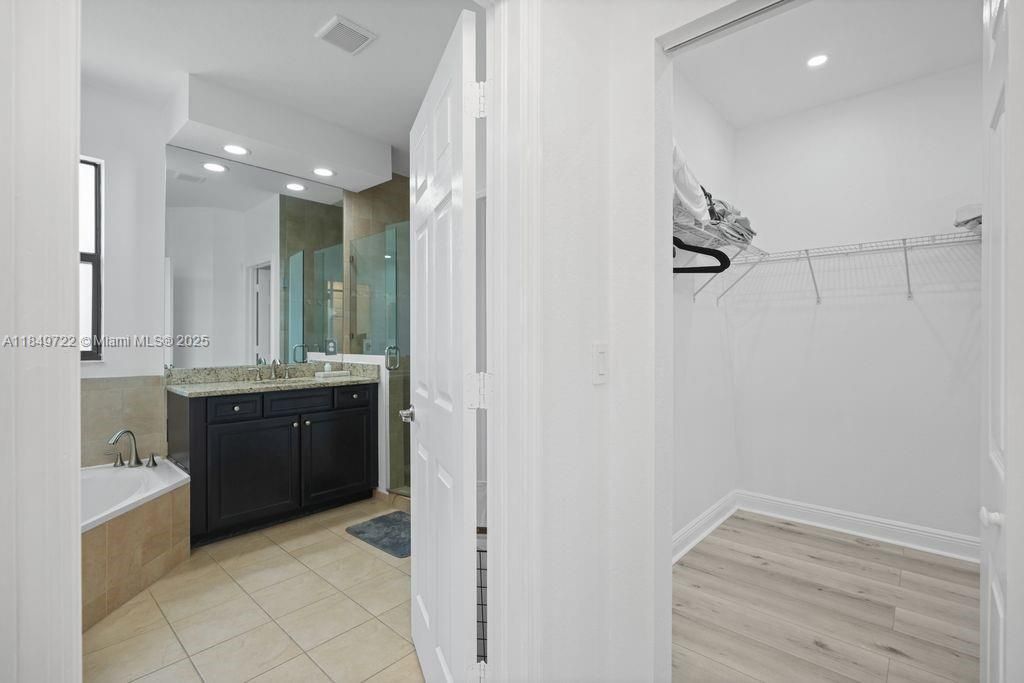 10016 NW 89th Ter, Doral, FL 33178 Photo