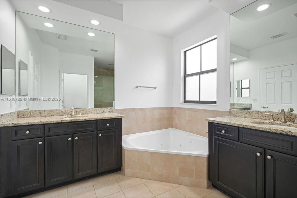 10016 NW 89th Ter, Doral, FL 33178 Photo