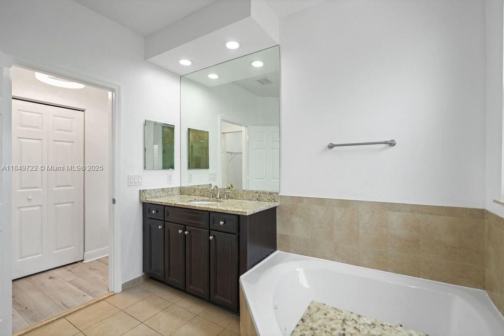 10016 NW 89th Ter, Doral, FL 33178 Photo