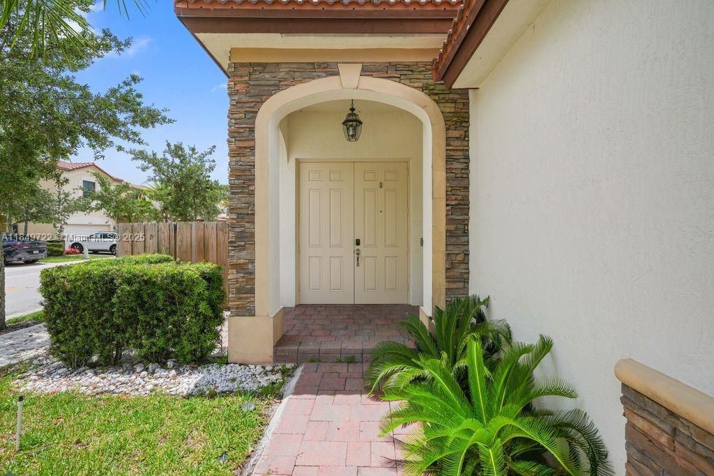 10016 NW 89th Ter, Doral, FL 33178 Photo