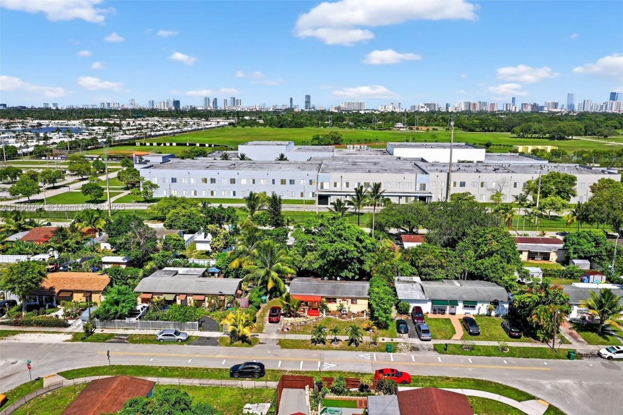 Please Call For Address, Miami, FL 33179 Photo