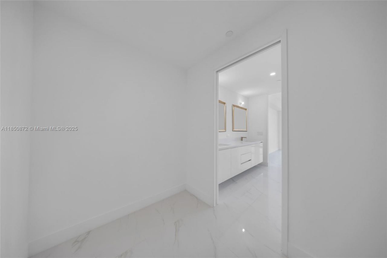 700 NE 24 Street, Unit 2306, Miami, FL 33137 Photo