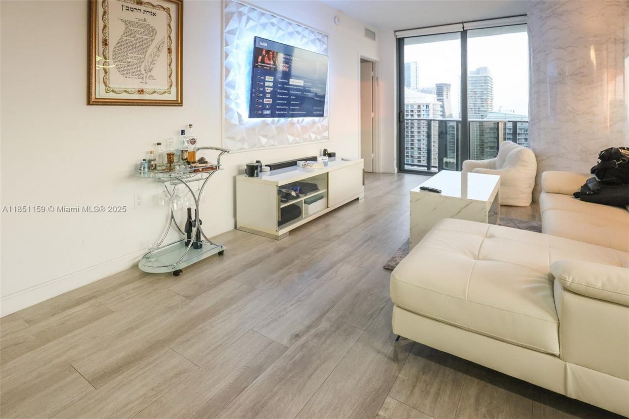 55 SW 9th St, Unit 3906, Miami, FL 33130 Photo