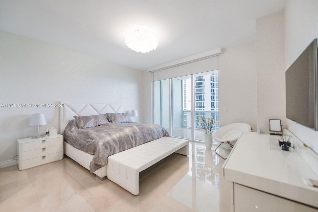 15901 Collins Ave, Unit 1602, Sunny Isles Beach, FL 33160 Photo