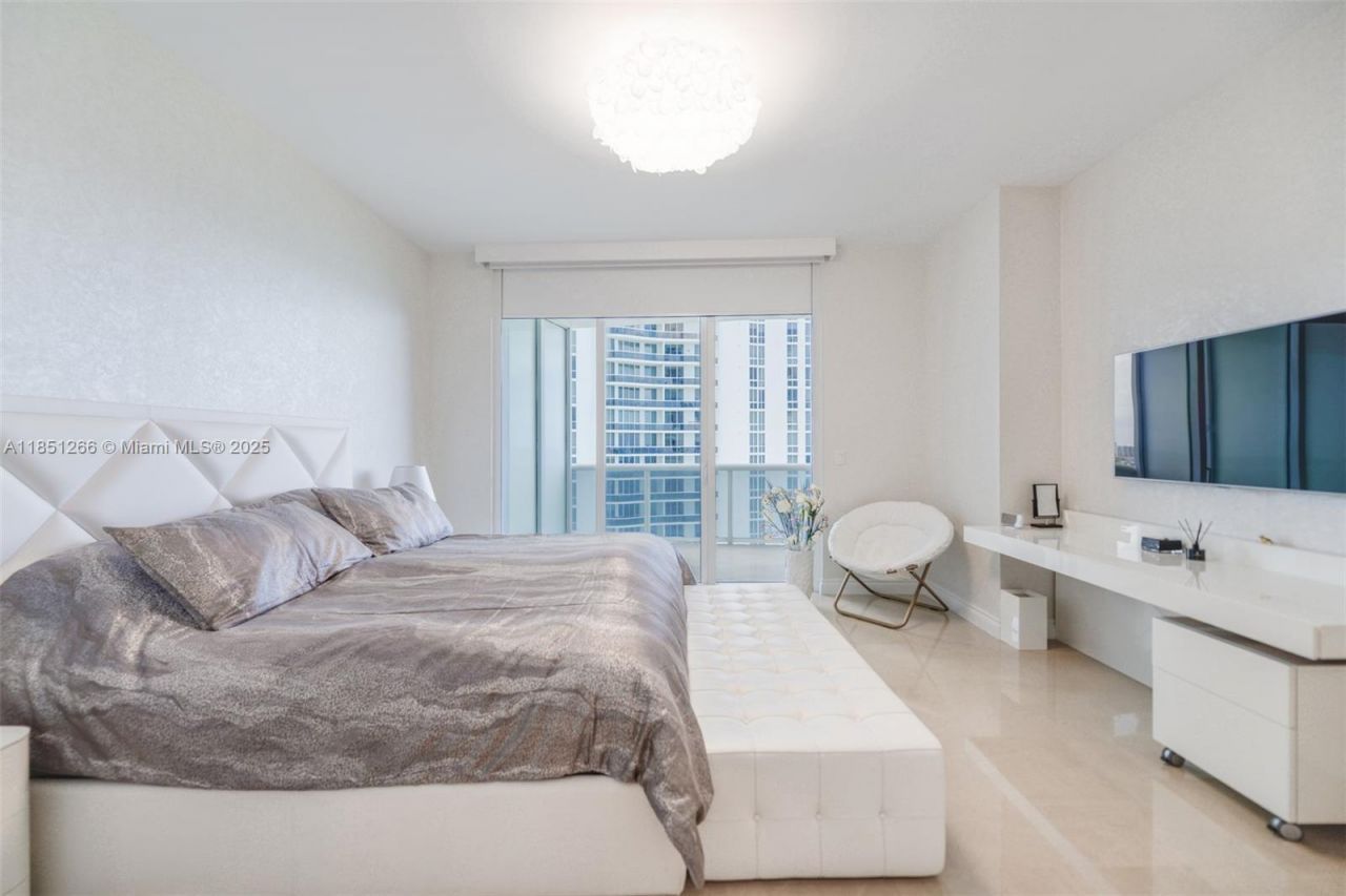 15901 Collins Ave, Unit 1602, Sunny Isles Beach, FL 33160 Photo