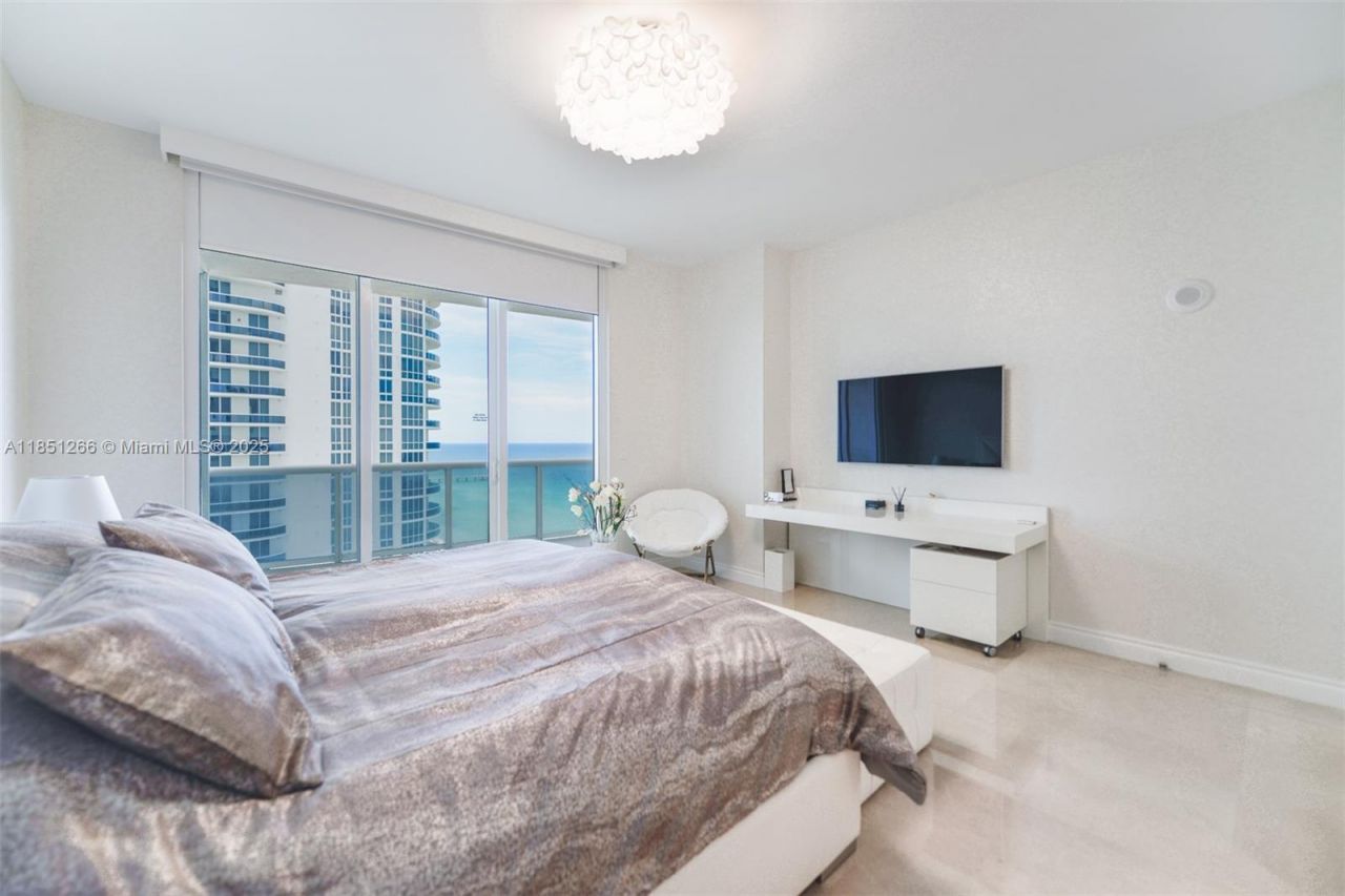 15901 Collins Ave, Unit 1602, Sunny Isles Beach, FL 33160 Photo