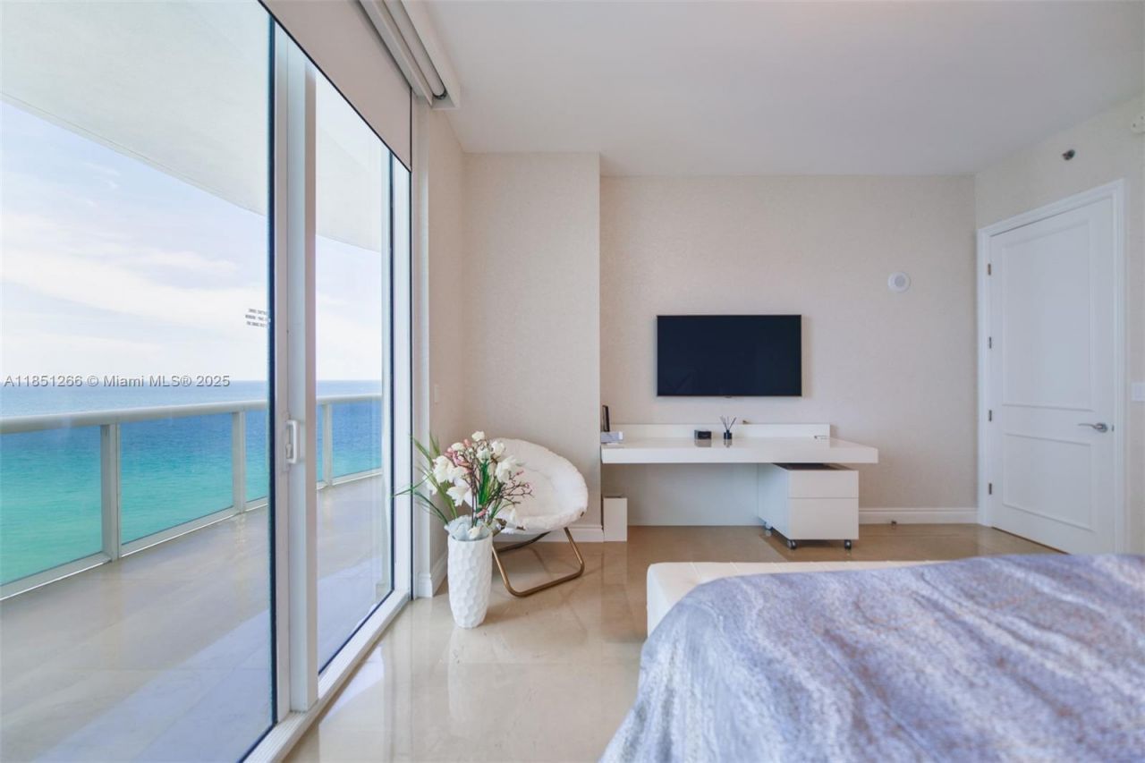 15901 Collins Ave, Unit 1602, Sunny Isles Beach, FL 33160 Photo
