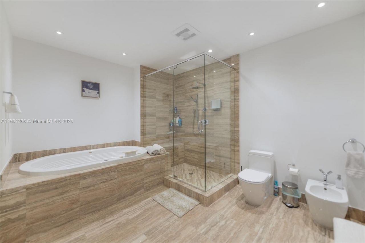 15901 Collins Ave, Unit 1602, Sunny Isles Beach, FL 33160 Photo