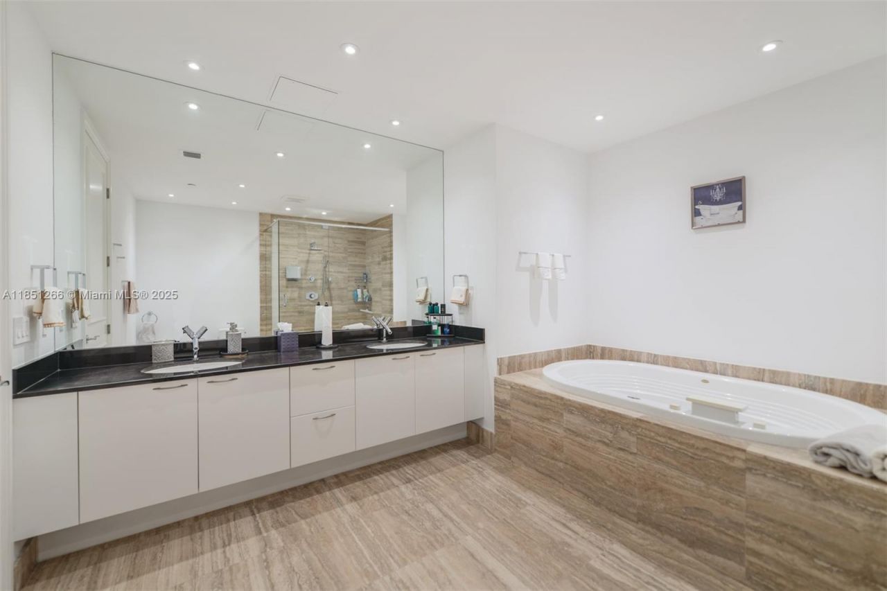 15901 Collins Ave, Unit 1602, Sunny Isles Beach, FL 33160 Photo