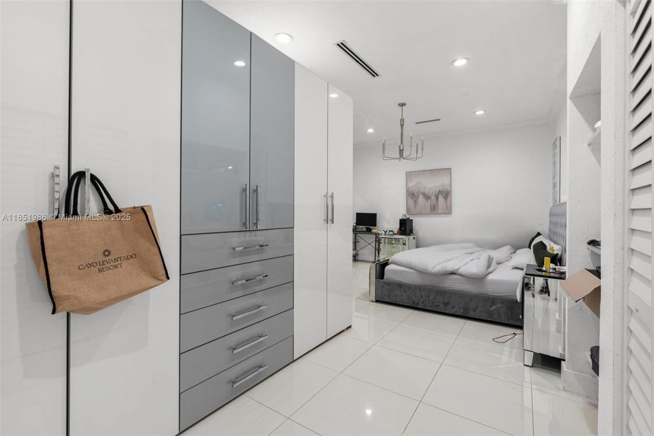 20701 SW 132nd Ct, Miami, FL 33177 Photo