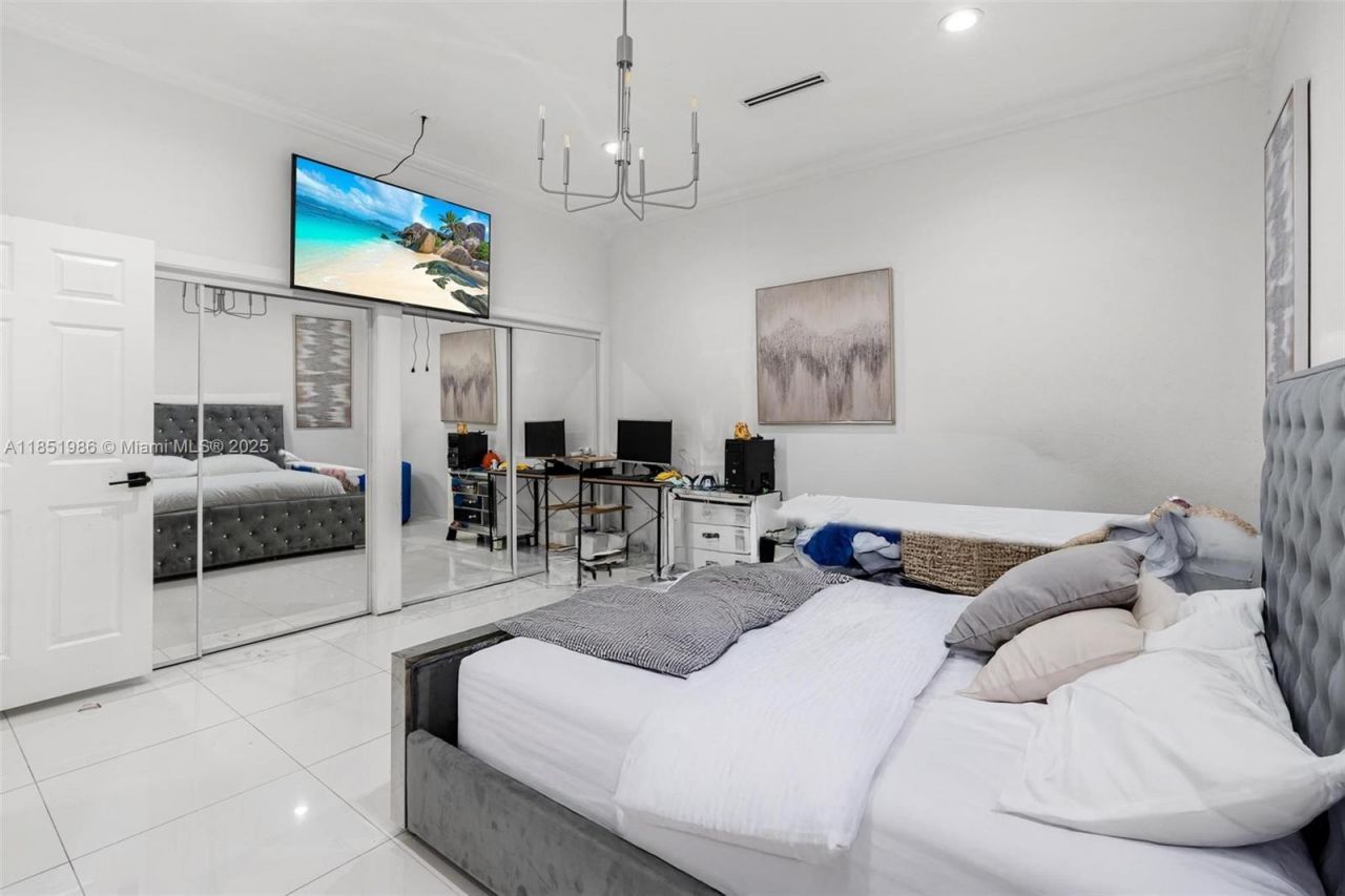 20701 SW 132nd Ct, Miami, FL 33177 Photo