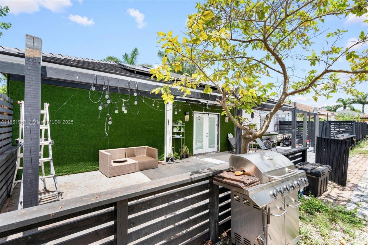 20701 SW 132nd Ct, Miami, FL 33177 Photo