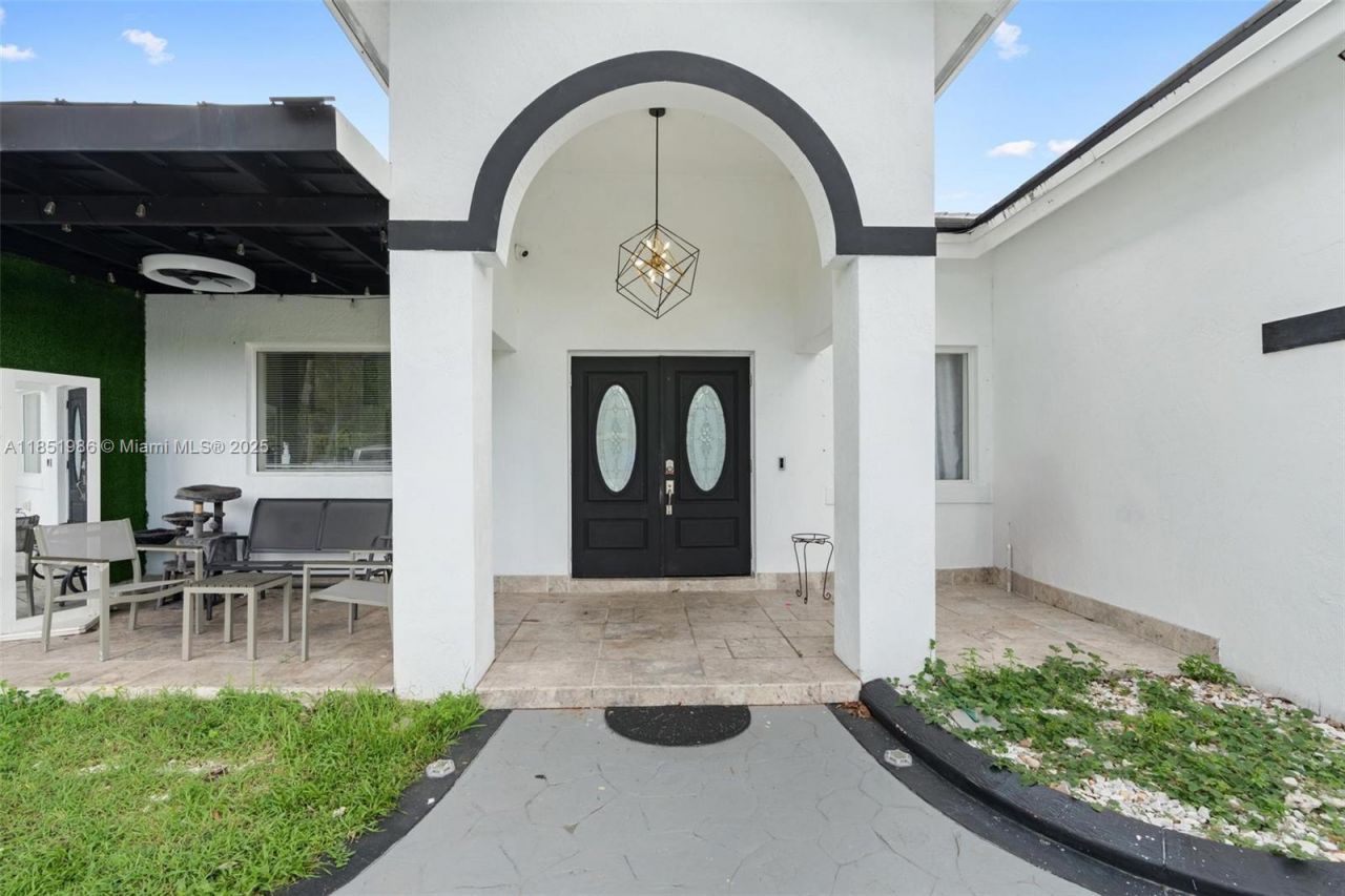 20701 SW 132nd Ct, Miami, FL 33177 Photo