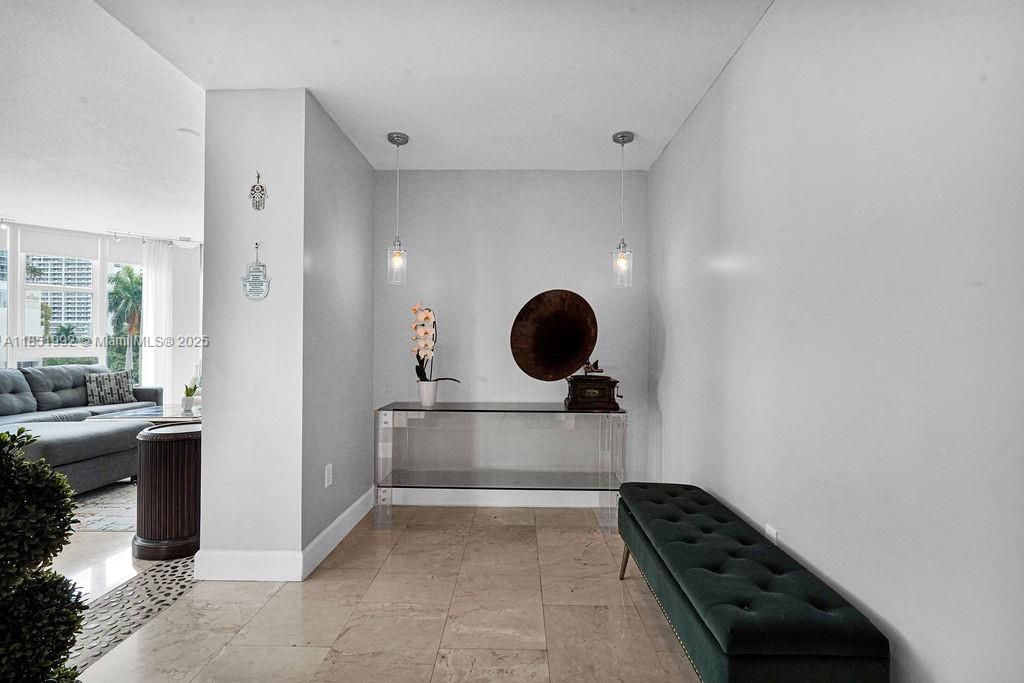 275 NE 18th St, Unit 306, Miami, FL 33132 Photo