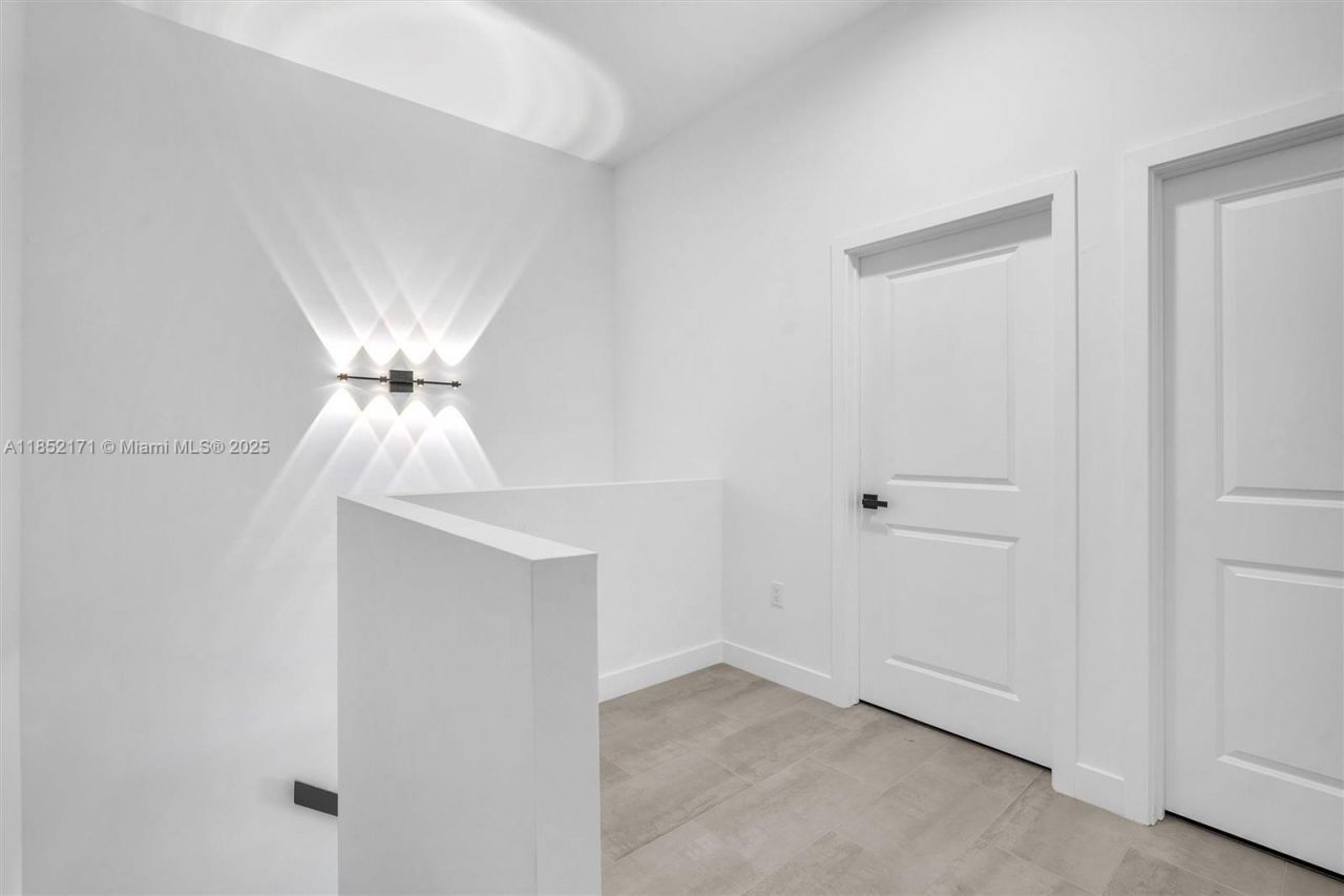 309 NW 7th Ct, Unit 2, Hallandale Beach, FL 33009 Photo