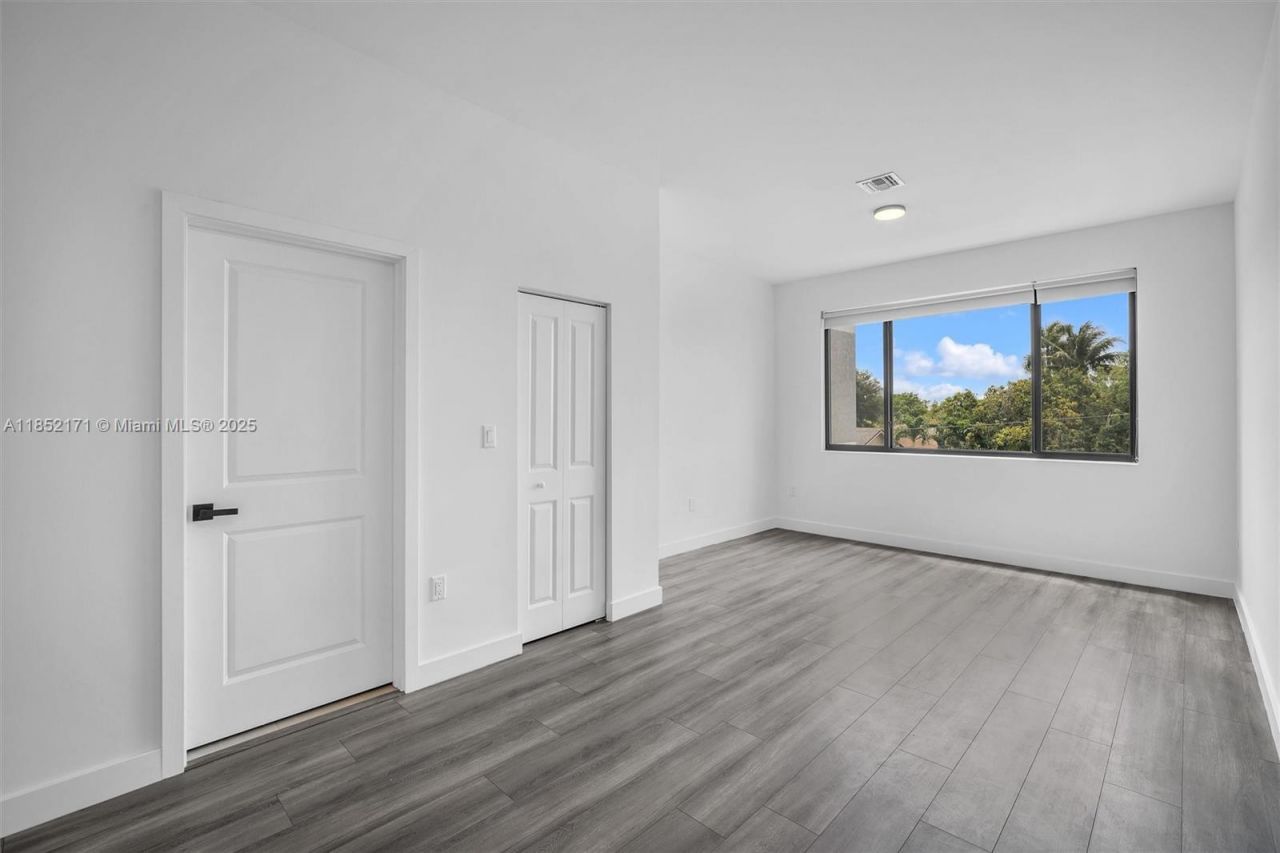 309 NW 7th Ct, Unit 2, Hallandale Beach, FL 33009 Photo