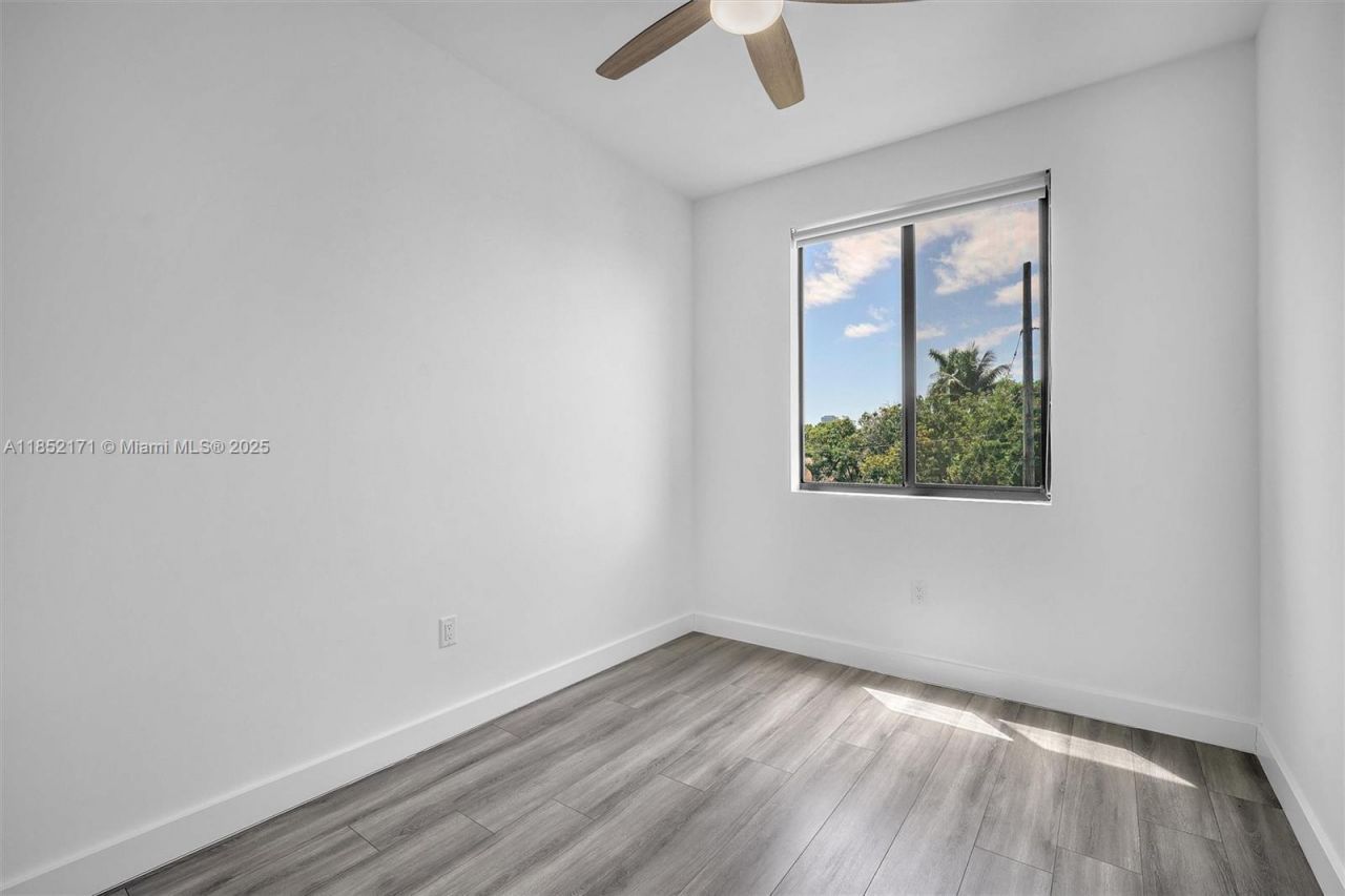 309 NW 7th Ct, Unit 2, Hallandale Beach, FL 33009 Photo