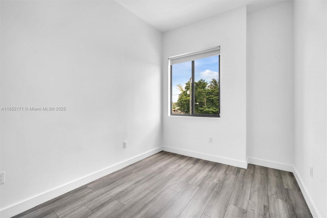 309 NW 7th Ct, Unit 2, Hallandale Beach, FL 33009 Photo