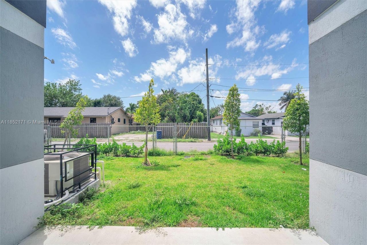 309 NW 7th Ct, Unit 2, Hallandale Beach, FL 33009 Photo