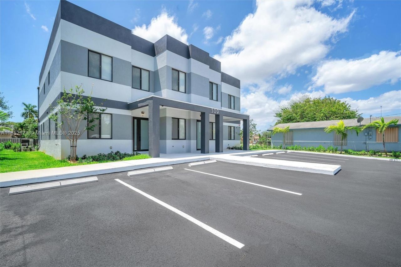 309 NW 7th Ct, Unit 2, Hallandale Beach, FL 33009 Photo