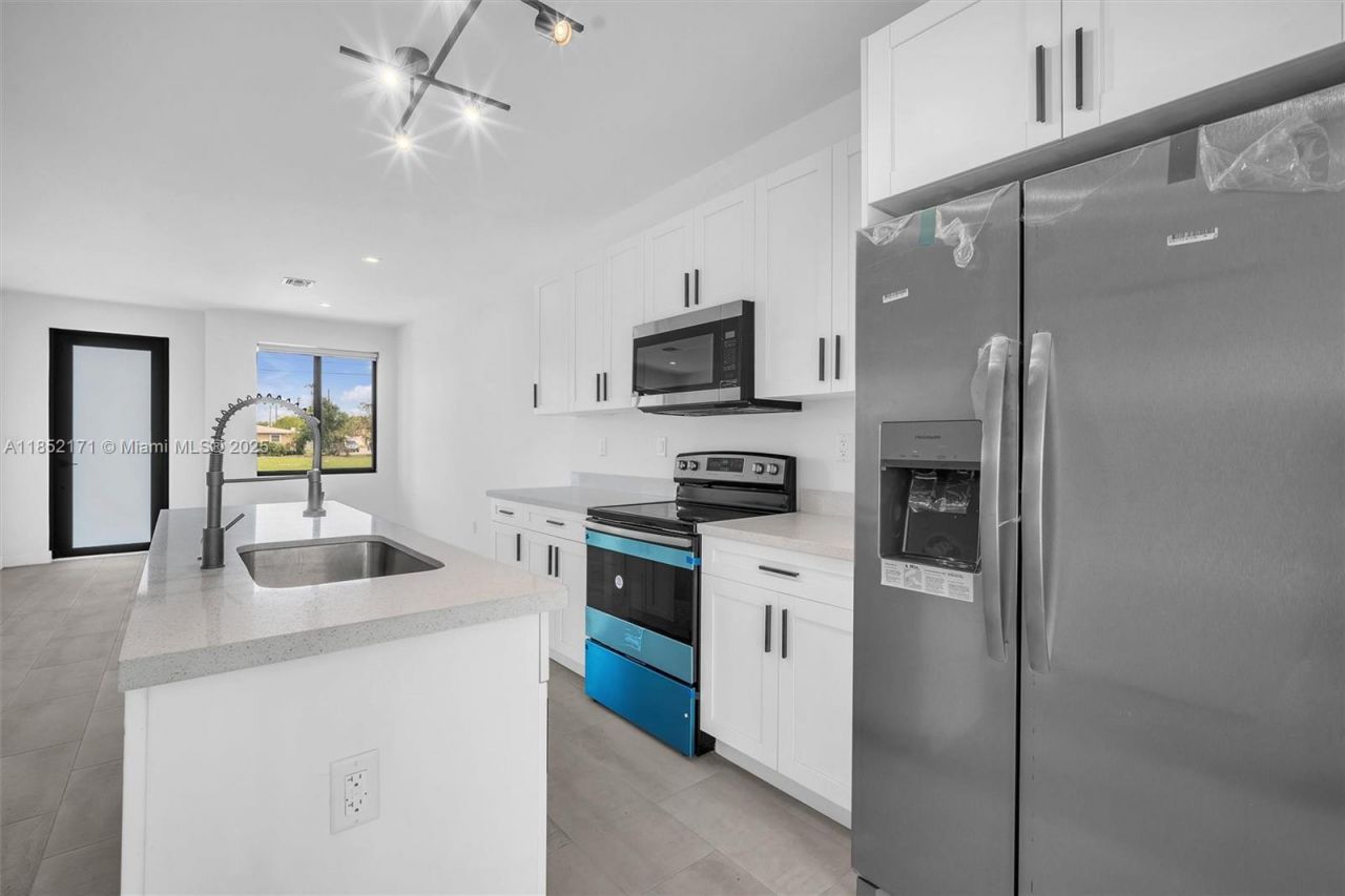 309 NW 7th Ct, Unit 2, Hallandale Beach, FL 33009 Photo