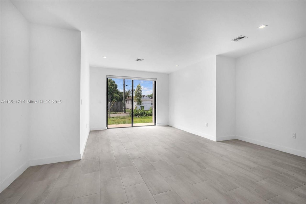 309 NW 7th Ct, Unit 2, Hallandale Beach, FL 33009 Photo