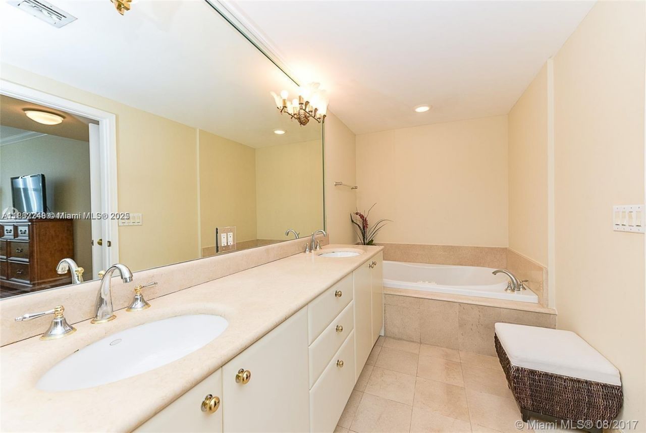 2100 N Ocean Blvd, Unit 9E, Fort Lauderdale, FL 33305 Photo