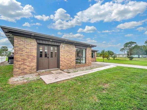 1803 E Easy St, Fort Pierce, FL 34982