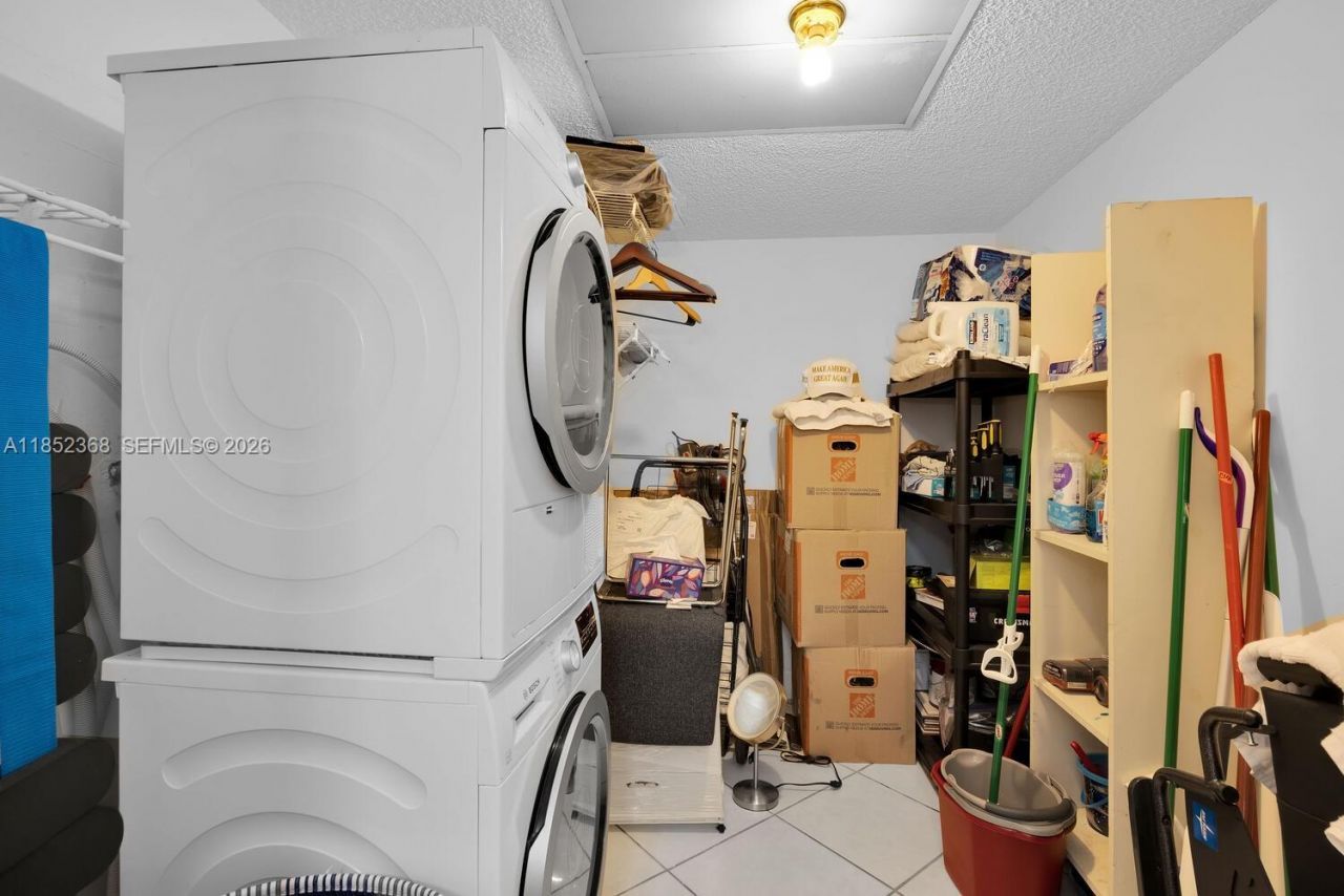 6039 Collins Ave, Unit 311, Miami Beach, FL 33140 Photo