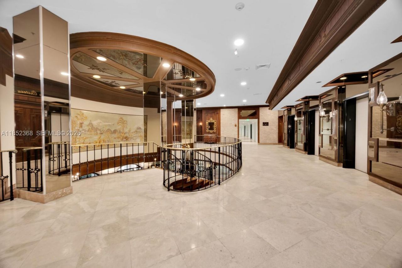 6039 Collins Ave, Unit 311, Miami Beach, FL 33140 Photo