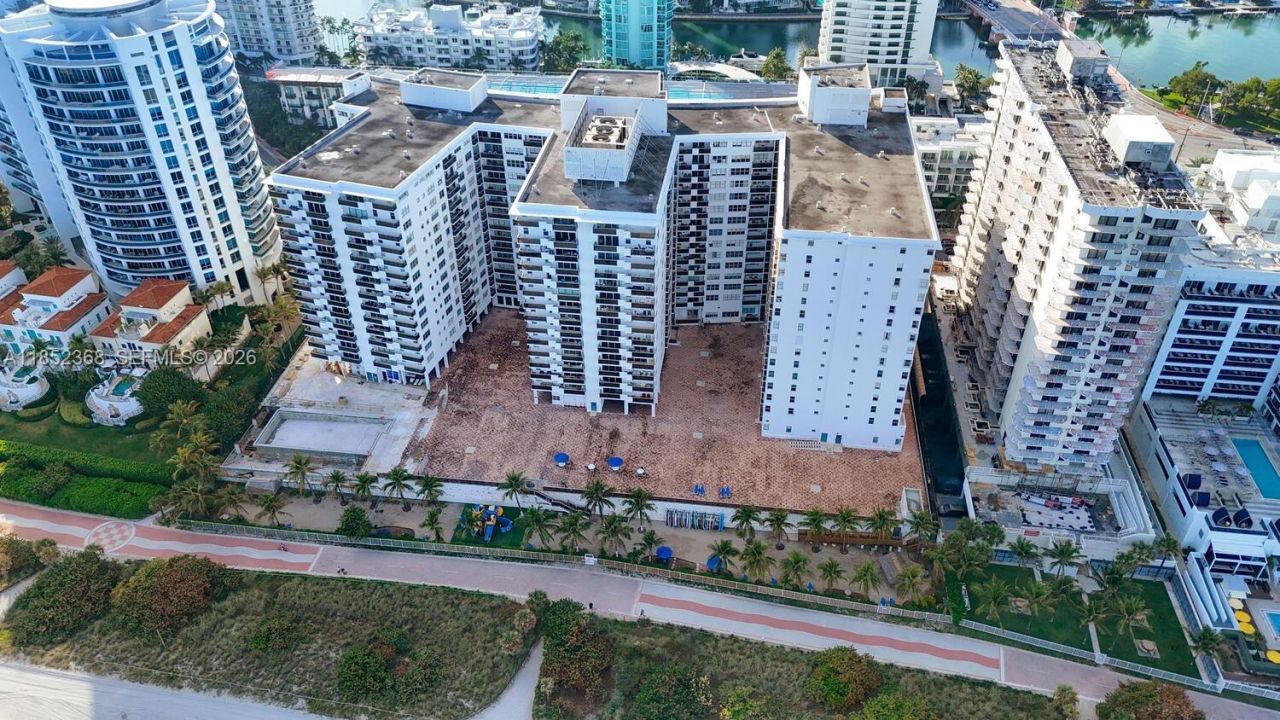 6039 Collins Ave, Unit 311, Miami Beach, FL 33140 Photo