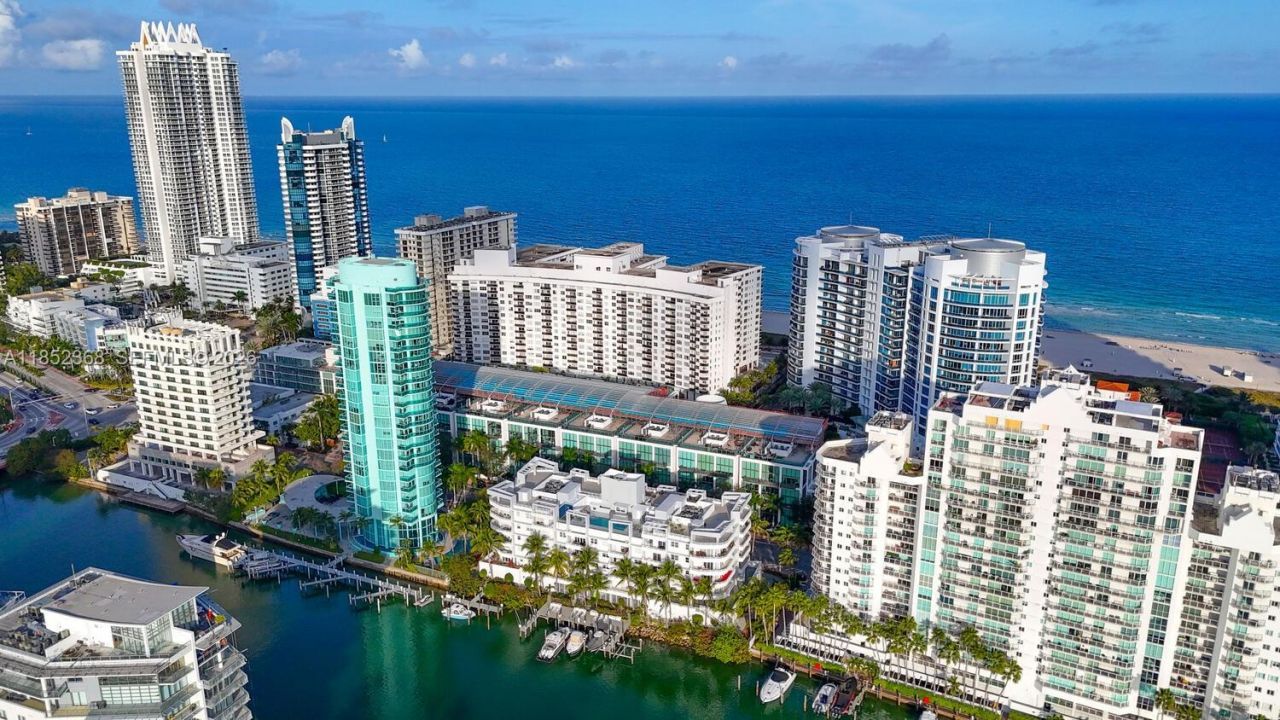 6039 Collins Ave, Unit 311, Miami Beach, FL 33140 Photo