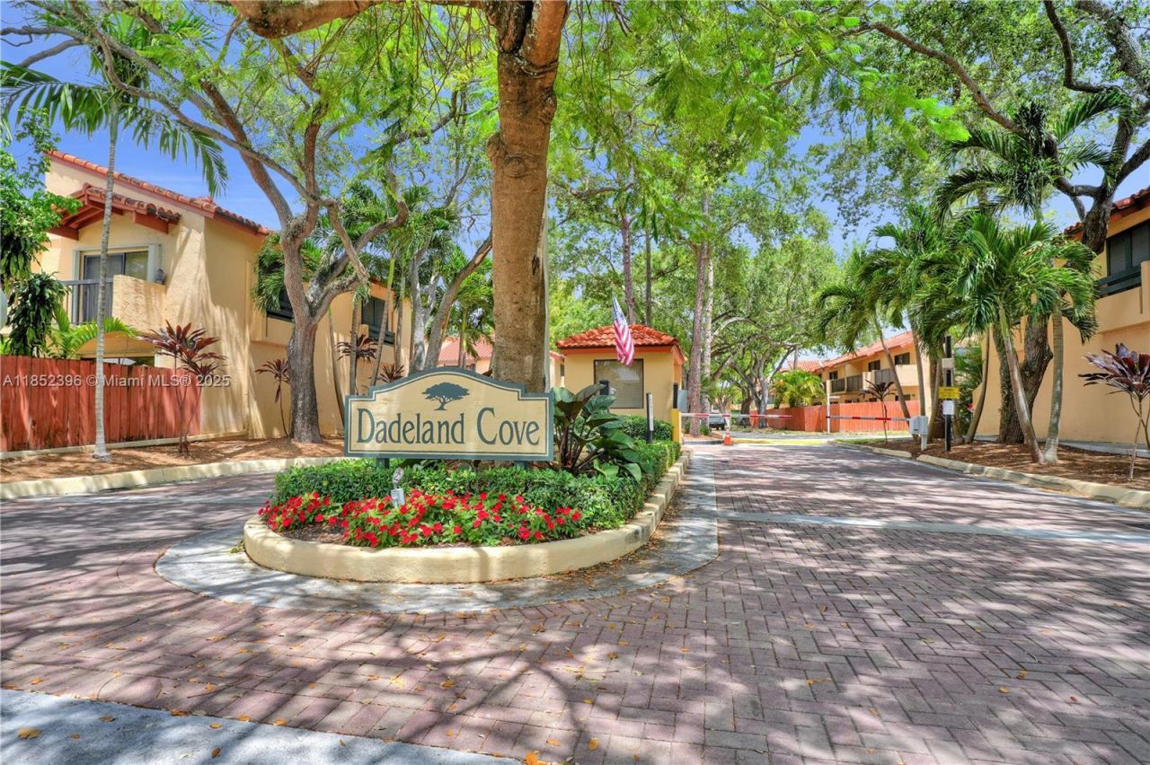 10194 SW 77th Ct, Miami, FL 33156 Photo