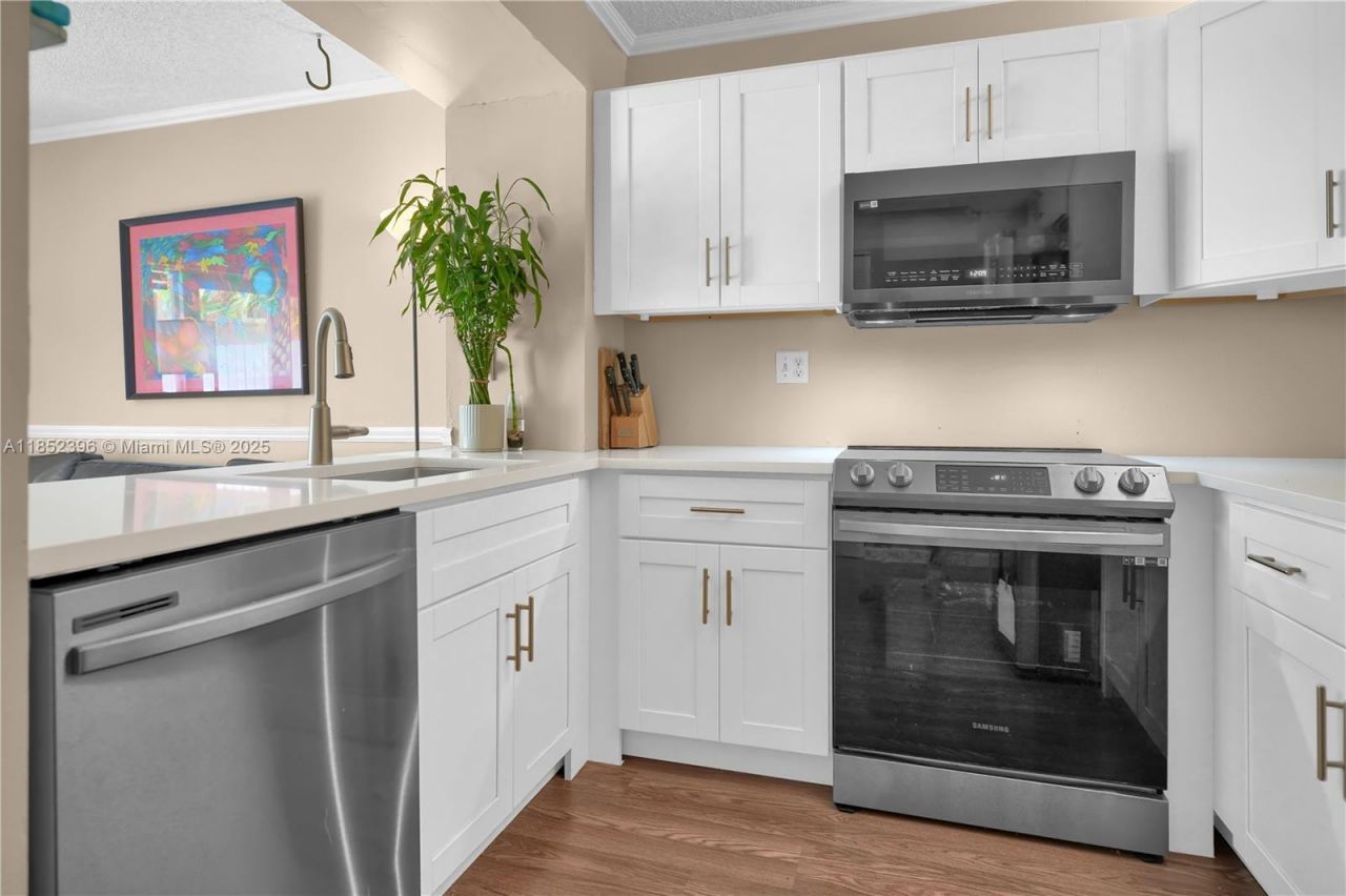 10194 SW 77th Ct, Miami, FL 33156 Photo