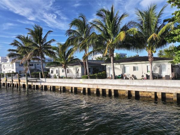 2200 Bay Dr, Unit 3, Miami Beach, FL 33141