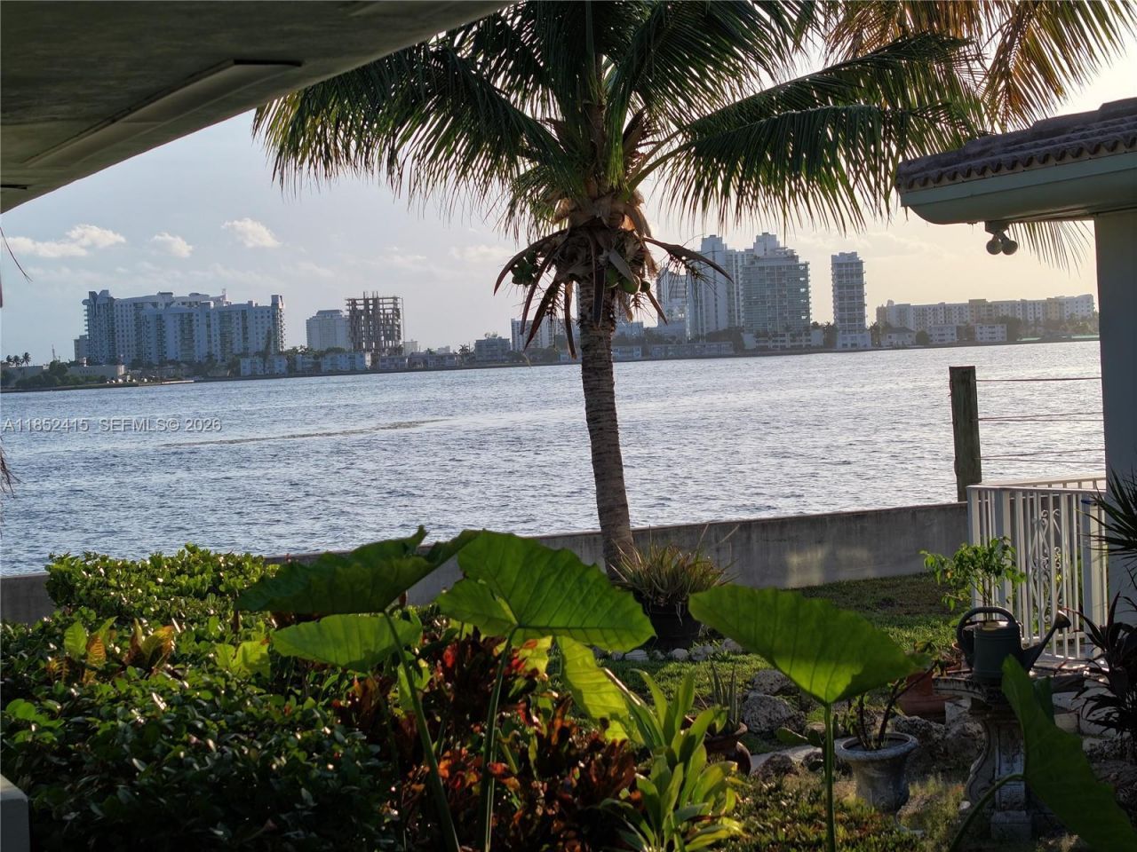 2200 Bay Dr, Unit 3, Miami Beach, FL 33141 Photo