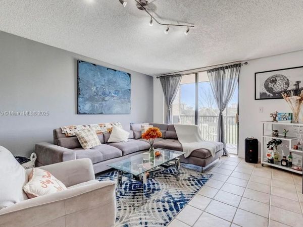 5570 NW 44th St, Unit 412A, Lauderhill, FL 33319