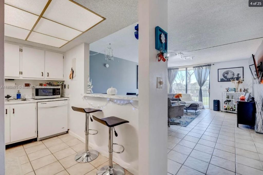 5570 NW 44th St, Unit 412A, Lauderhill, FL 33319 Photo