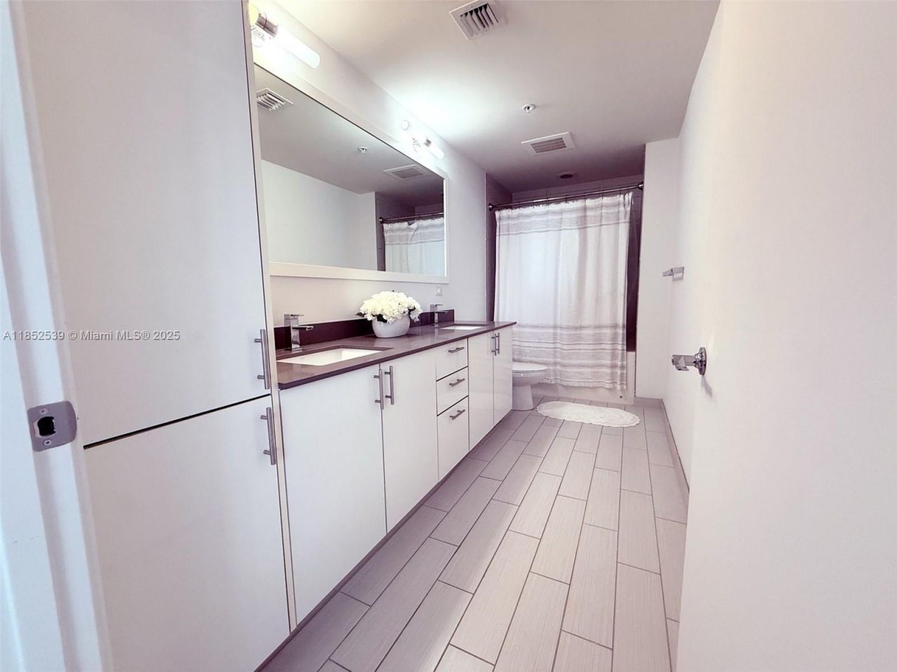 999 SW 1st Ave, Unit 2611, Miami, FL 33130 Photo