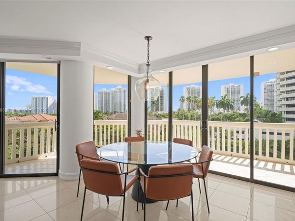 1000 W Island Blvd, Unit 504, Aventura, FL 33160