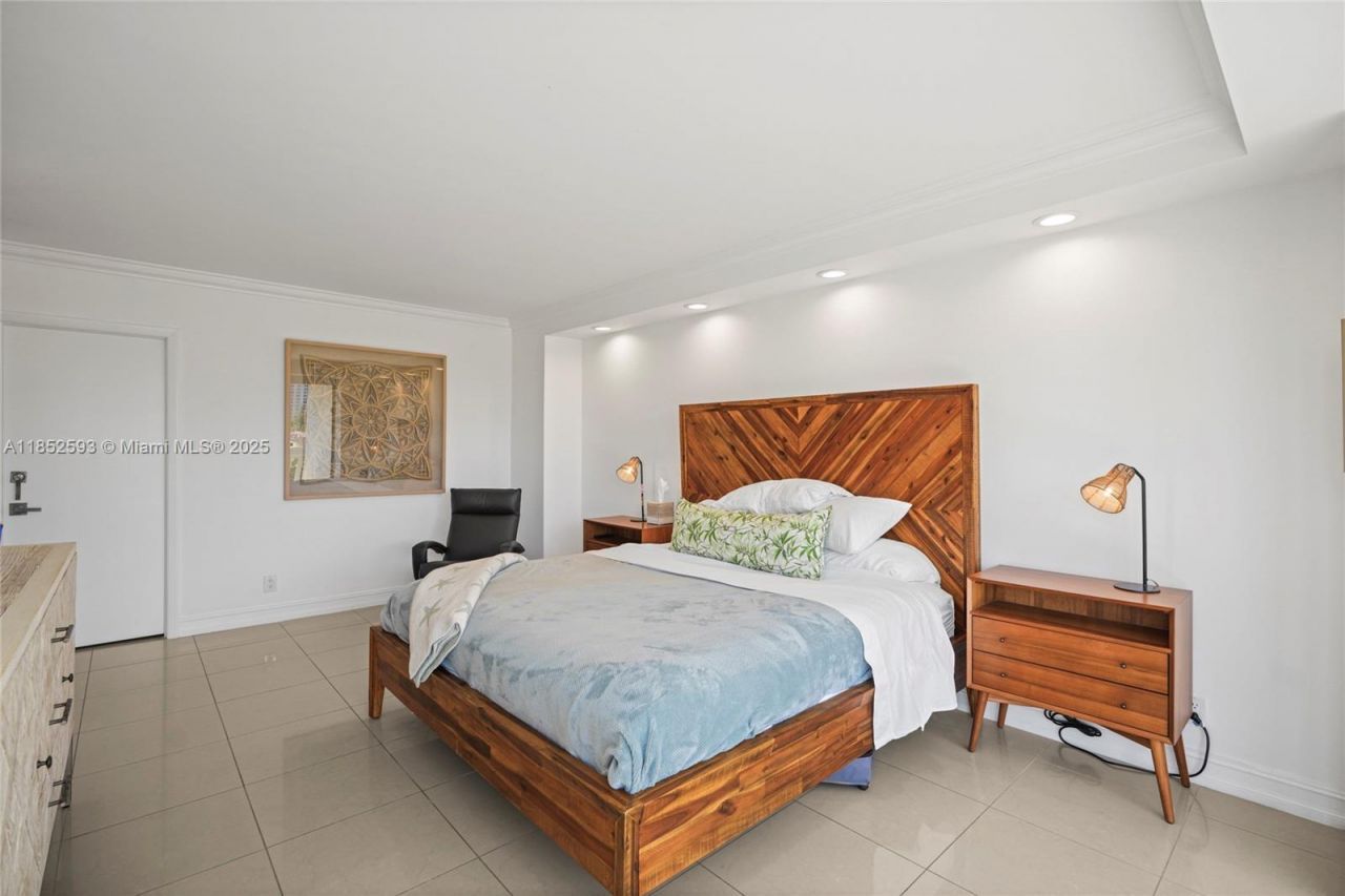 1000 W Island Blvd, Unit 504, Aventura, FL 33160 Photo